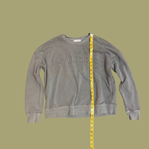 Cupcakes and Cashmere “Los Angeles” Oversized Cozy Graphic Sweatshirt – Size XS - Picture 4 of 6